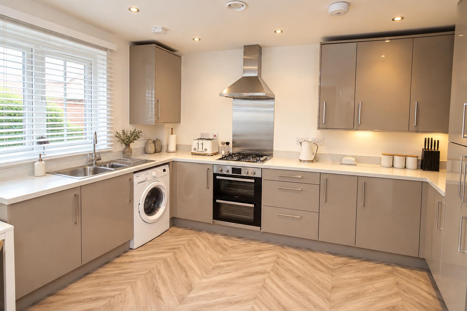 2 bed property in Chaucer Grove, Reading